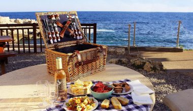 Tavolo-Columbus-Monte-Carlo-Picnic-Baskets